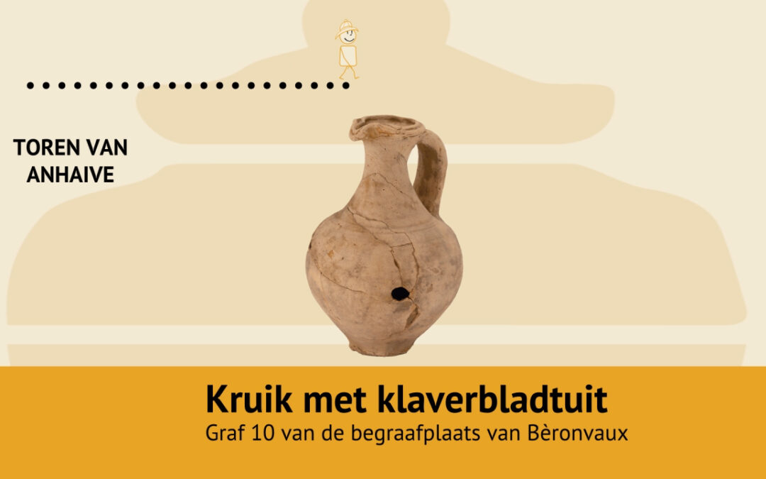 Kruik met klaverbladtuit